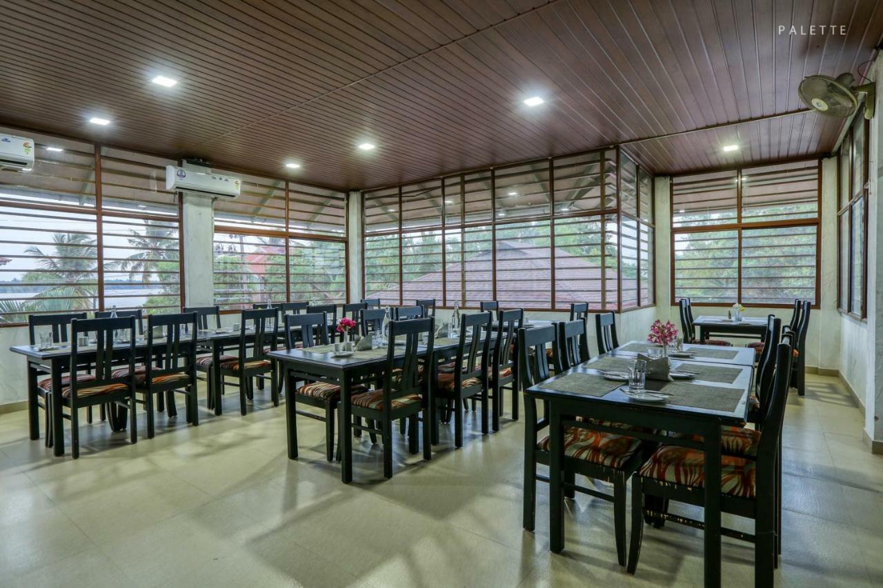 Grand Ayur Island Hotell Perumbalam Exteriör bild