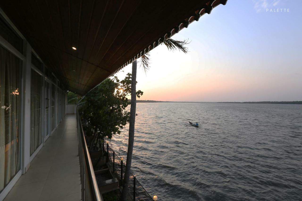 Grand Ayur Island Hotell Perumbalam Exteriör bild
