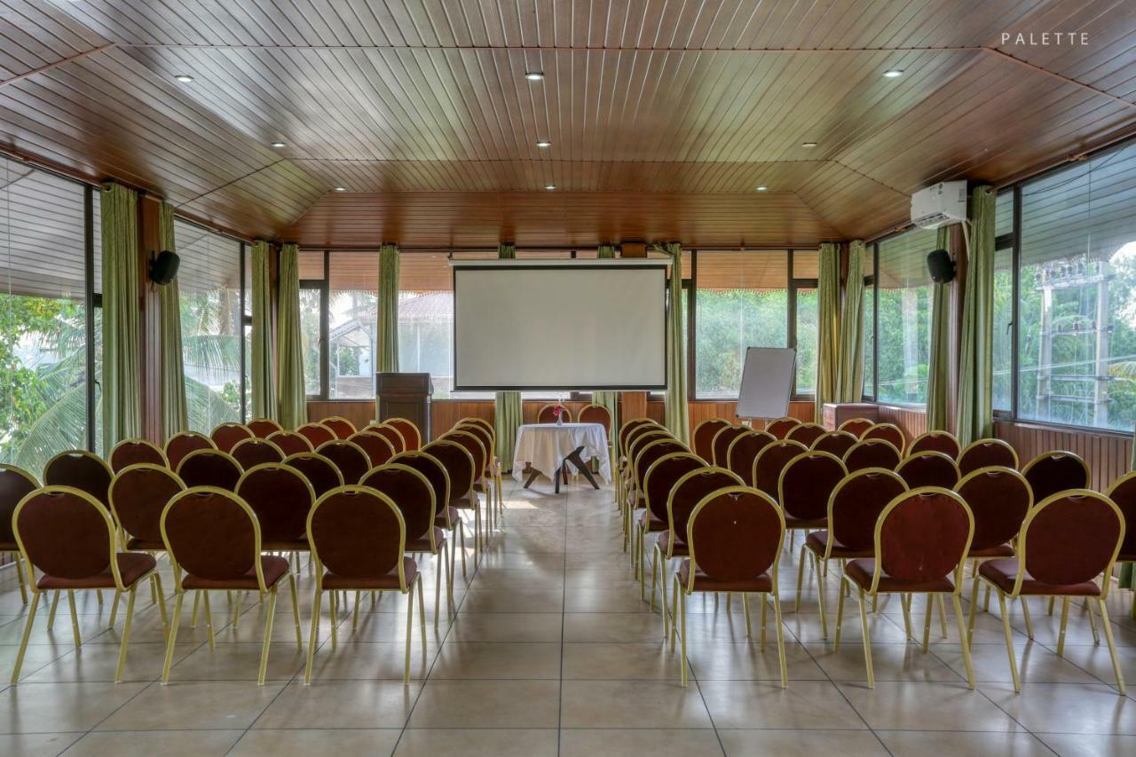 Grand Ayur Island Hotell Perumbalam Exteriör bild