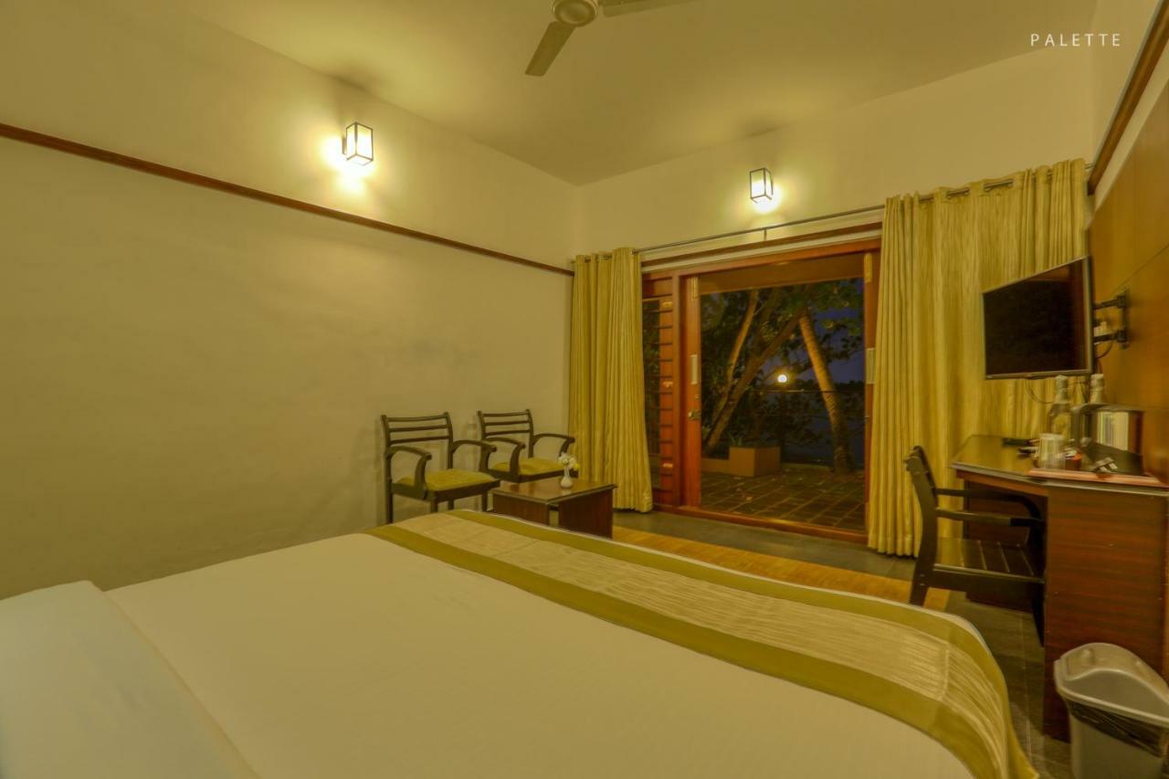 Grand Ayur Island Hotell Perumbalam Exteriör bild